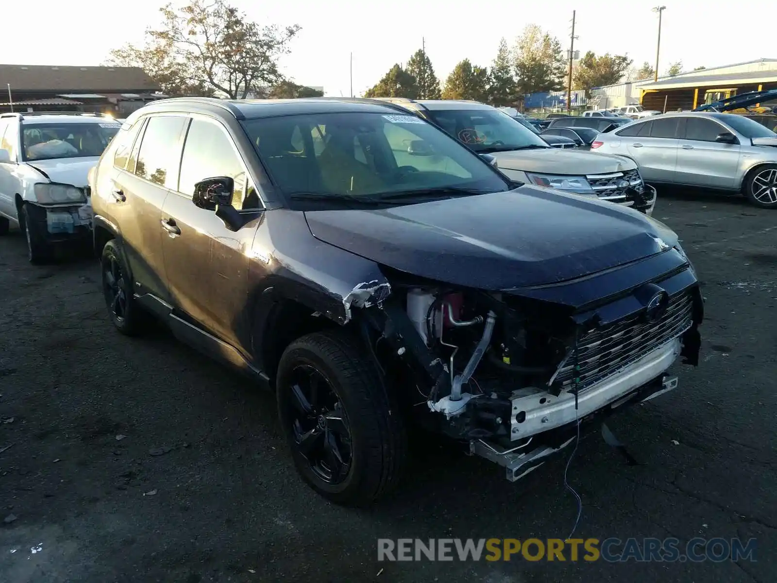 1 Photograph of a damaged car JTMEWRFV8LJ045343 TOYOTA RAV4 2020