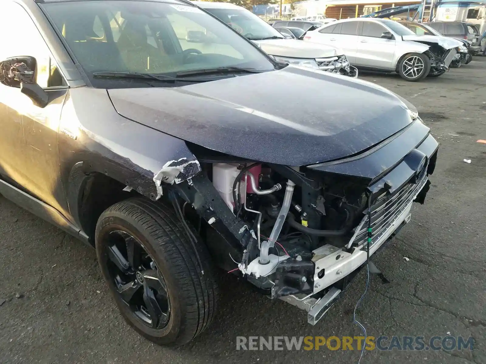 9 Photograph of a damaged car JTMEWRFV8LJ045343 TOYOTA RAV4 2020