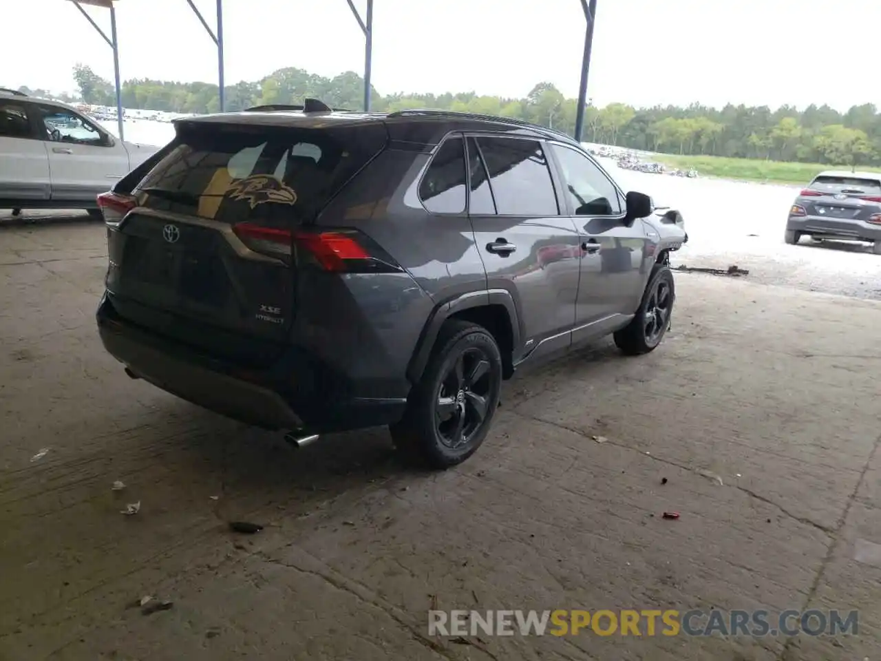 4 Photograph of a damaged car JTMEWRFV8LJ046010 TOYOTA RAV4 2020