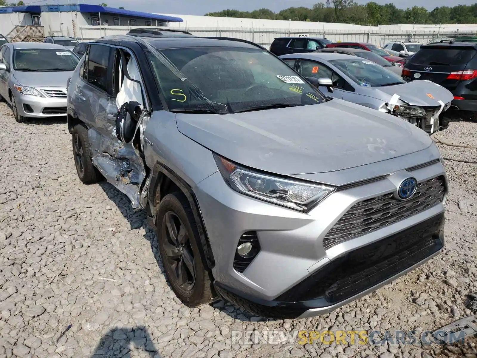 1 Photograph of a damaged car JTMEWRFV8LJ046119 TOYOTA RAV4 2020