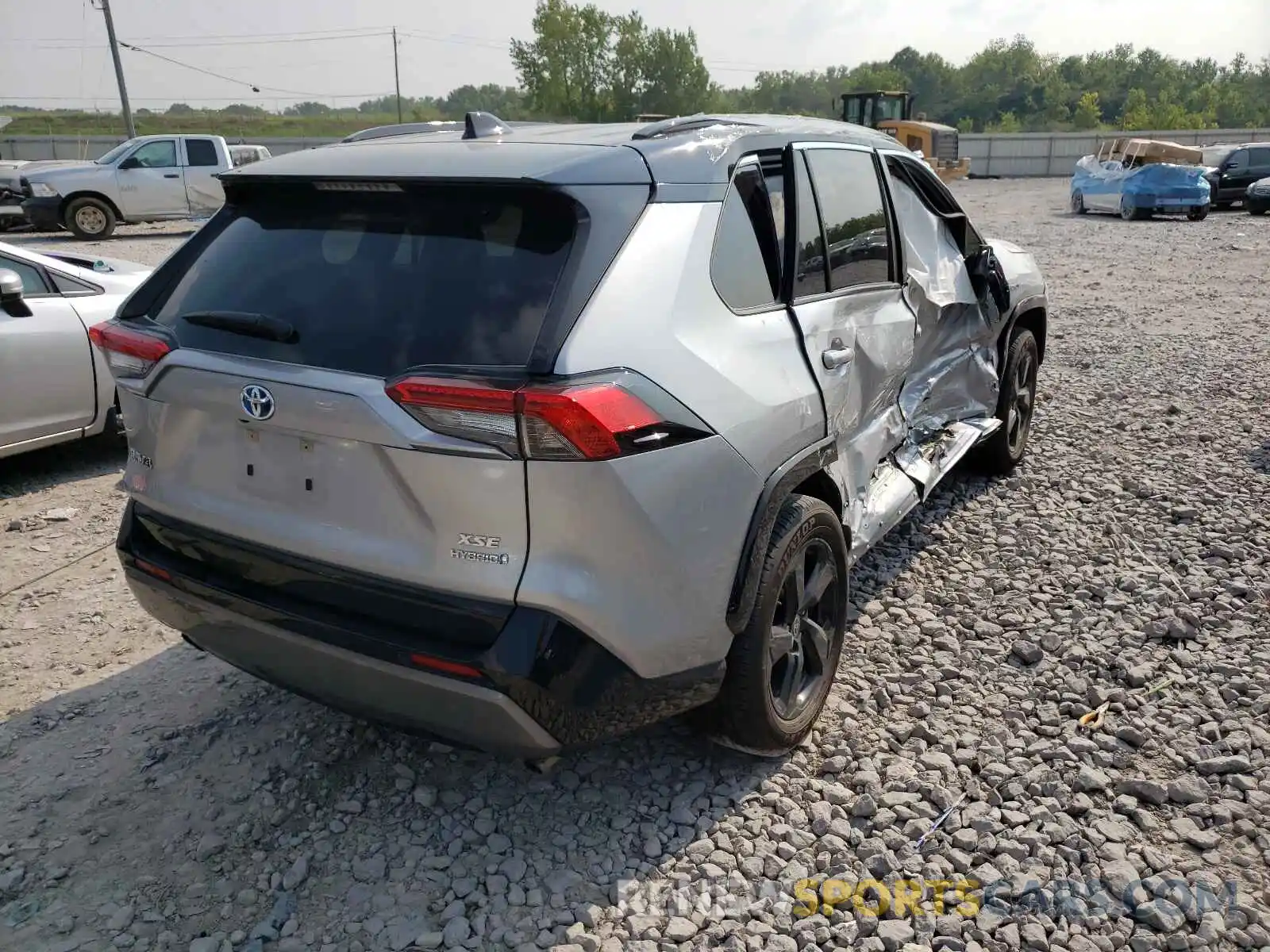 4 Photograph of a damaged car JTMEWRFV8LJ046119 TOYOTA RAV4 2020