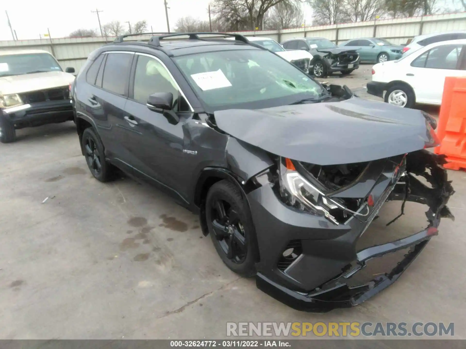 1 Photograph of a damaged car JTMEWRFV8LJ047626 TOYOTA RAV4 2020