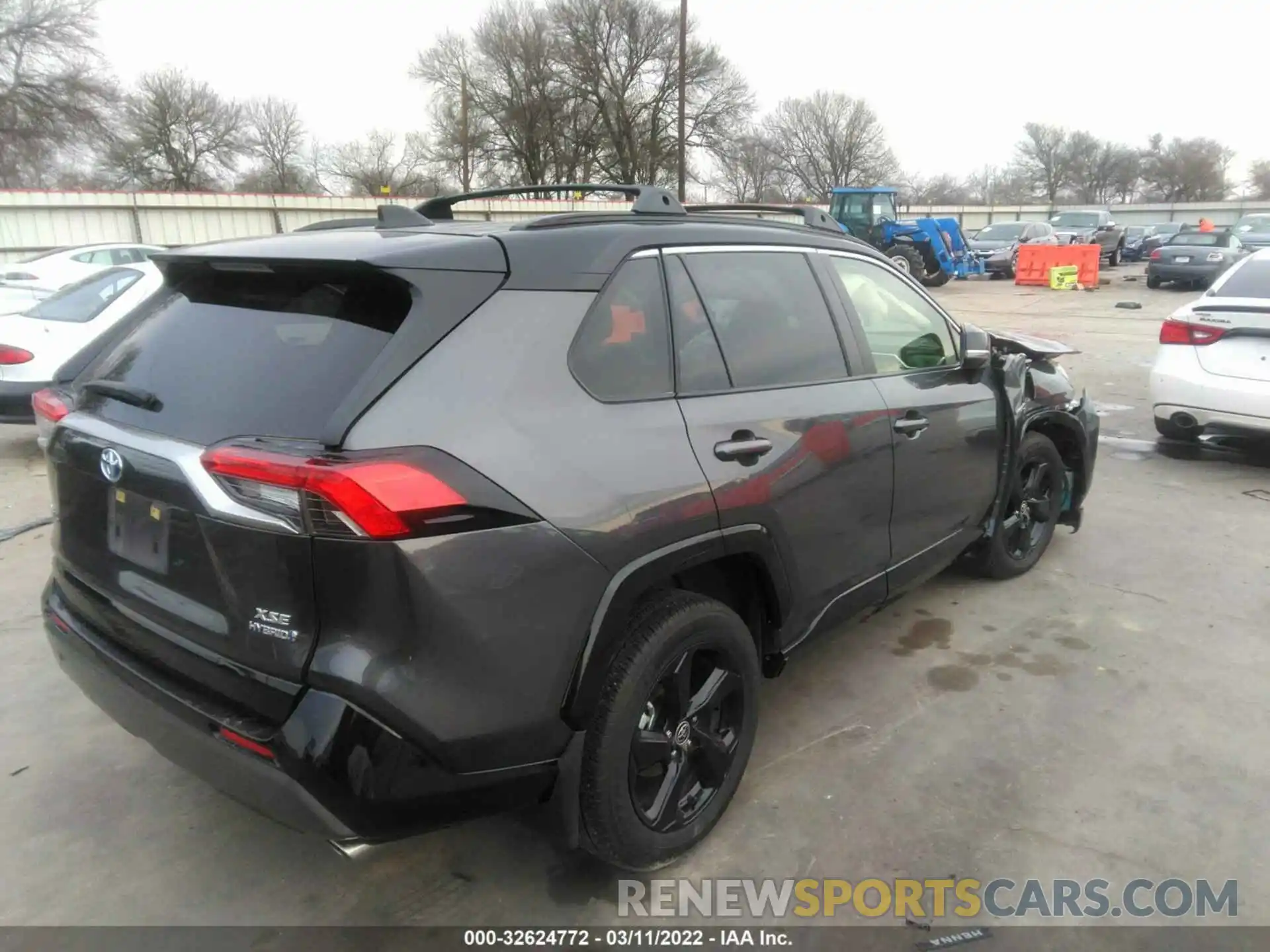 4 Photograph of a damaged car JTMEWRFV8LJ047626 TOYOTA RAV4 2020