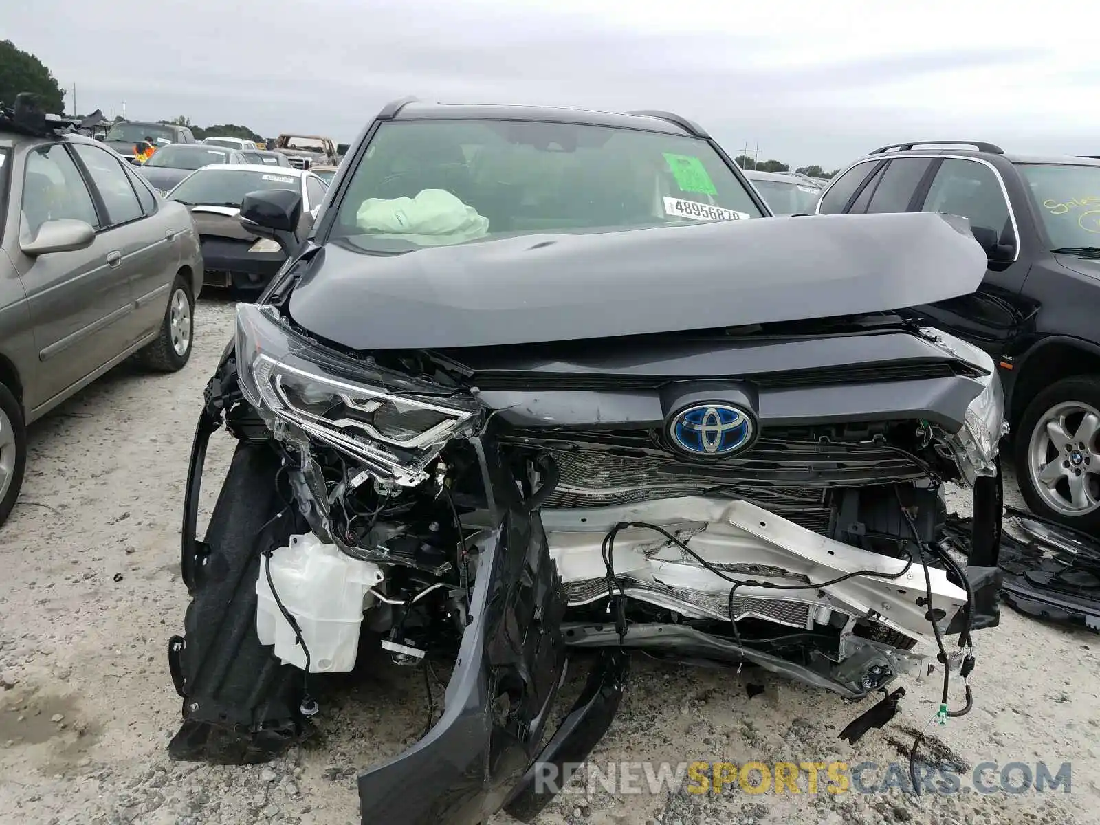 9 Photograph of a damaged car JTMEWRFV8LJ047853 TOYOTA RAV4 2020