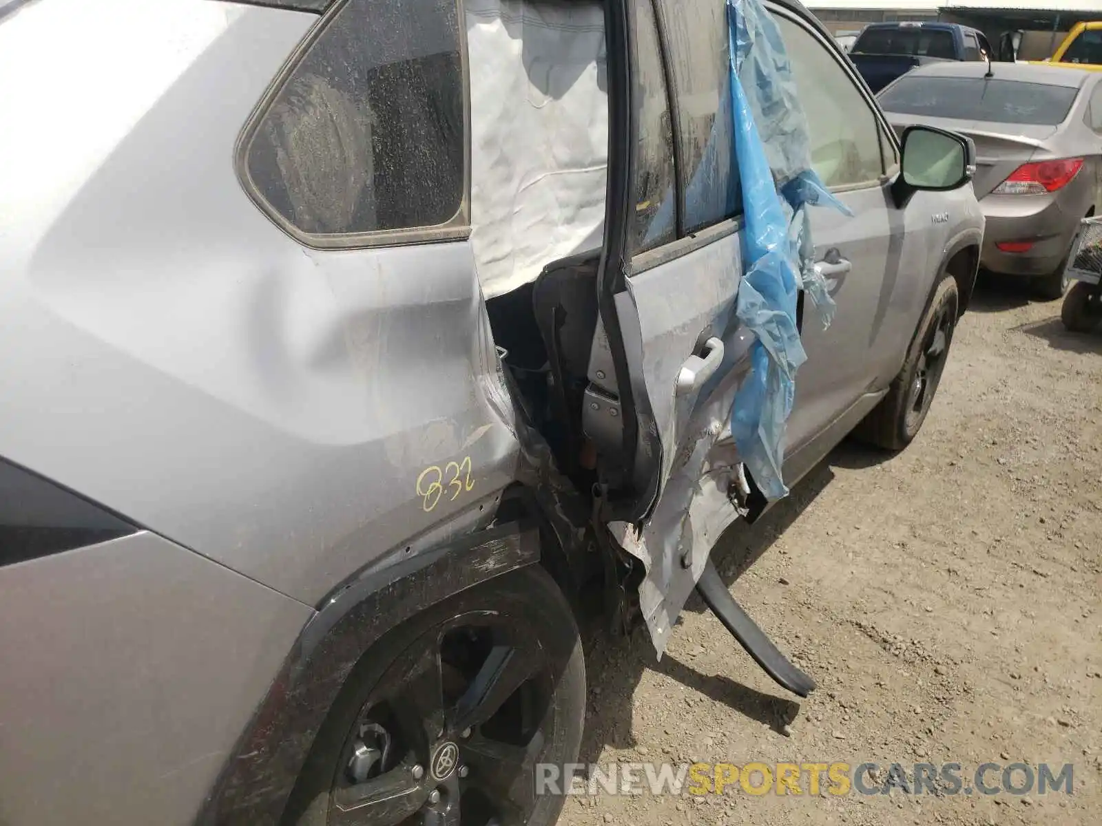 9 Photograph of a damaged car JTMEWRFV9LD542917 TOYOTA RAV4 2020