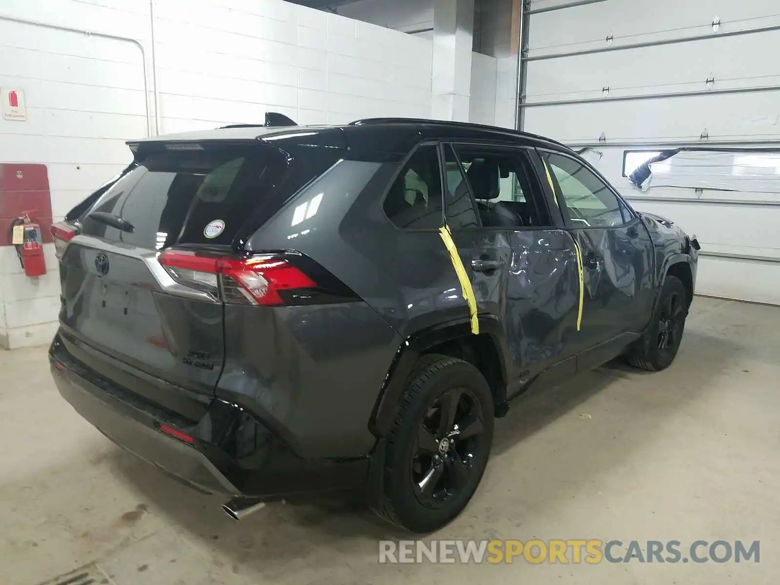 4 Photograph of a damaged car JTMEWRFV9LD549141 TOYOTA RAV4 2020