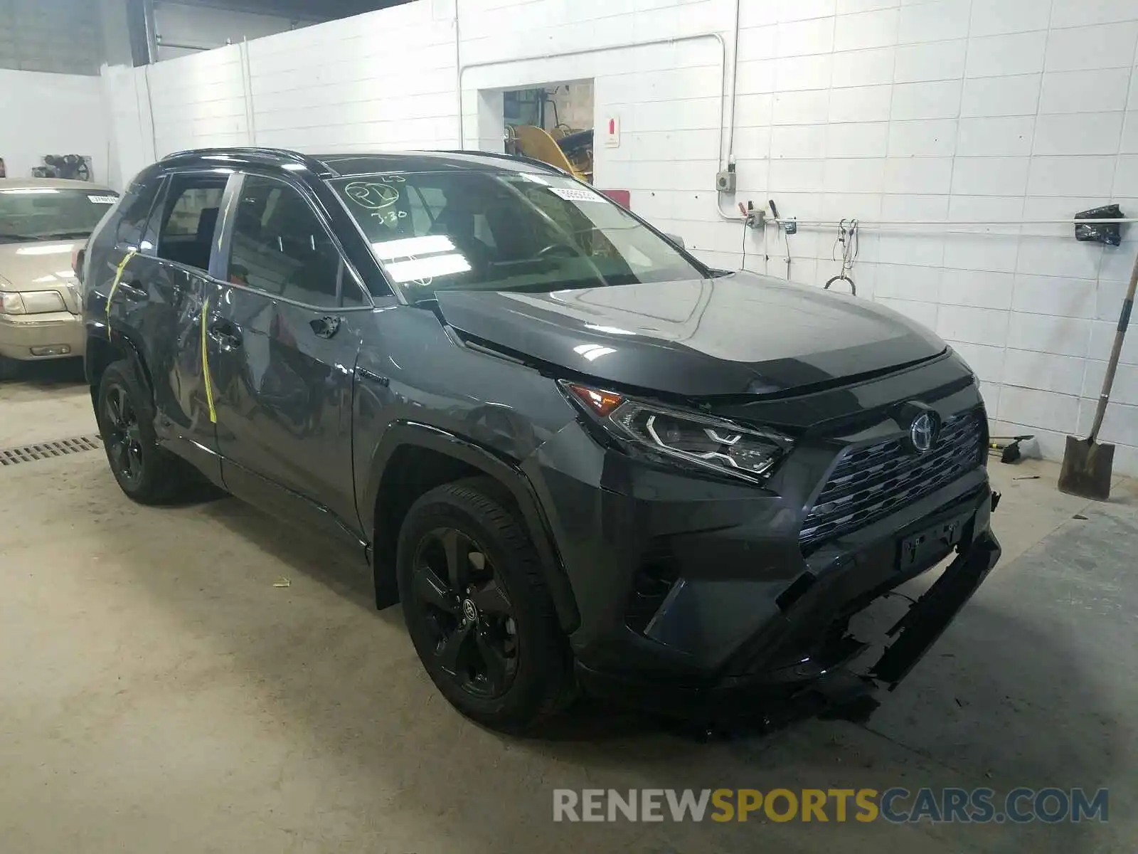 9 Photograph of a damaged car JTMEWRFV9LD549141 TOYOTA RAV4 2020