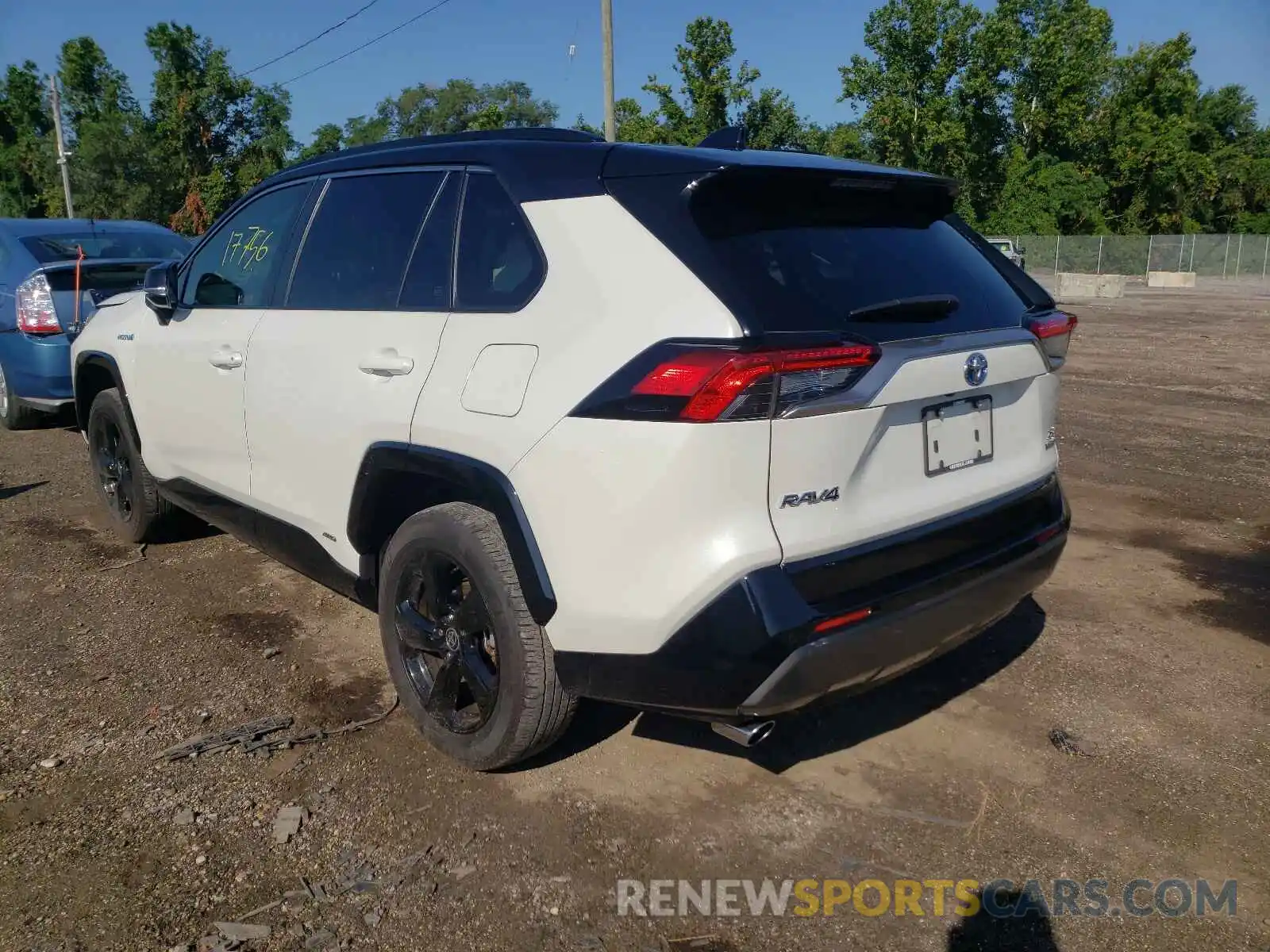 3 Photograph of a damaged car JTMEWRFV9LJ033475 TOYOTA RAV4 2020