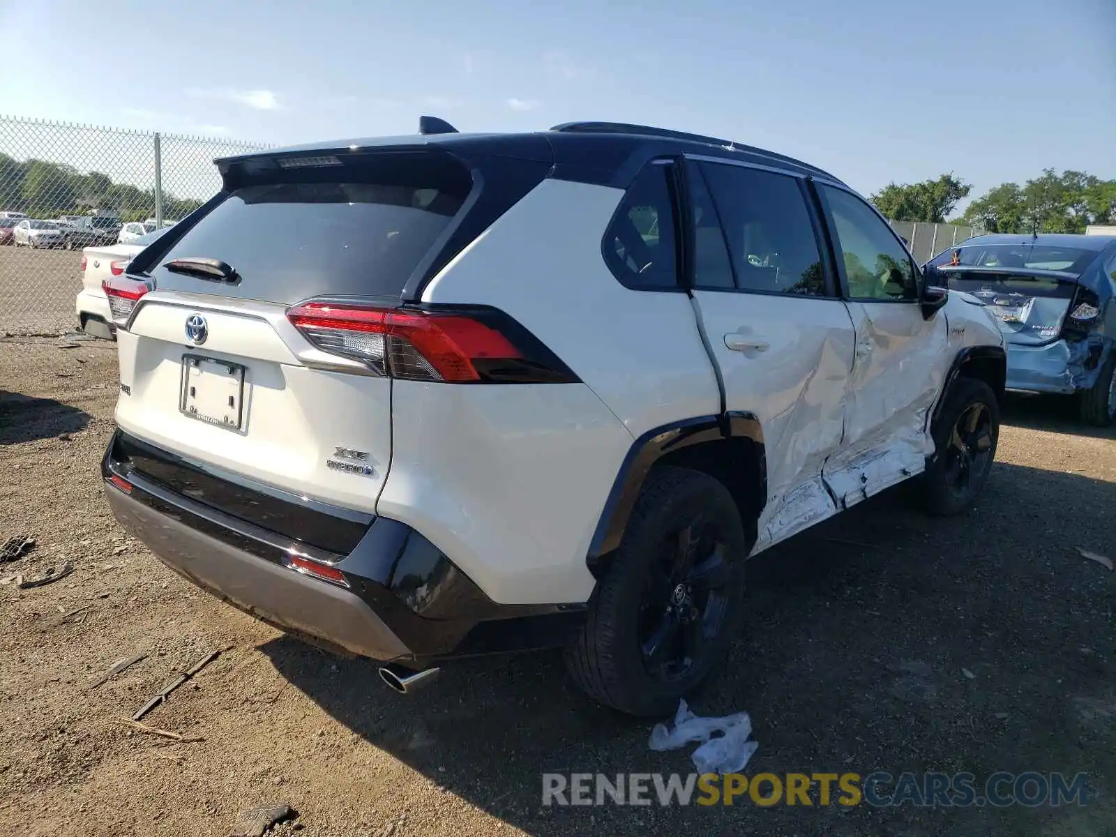 4 Photograph of a damaged car JTMEWRFV9LJ033475 TOYOTA RAV4 2020