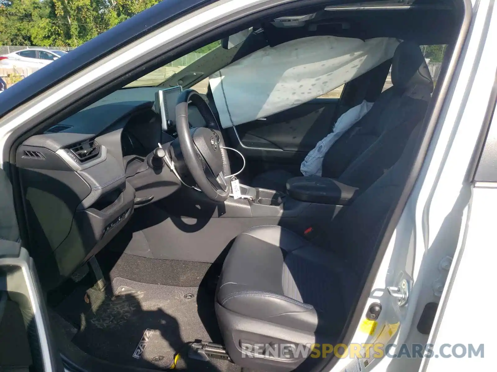 5 Photograph of a damaged car JTMEWRFV9LJ033475 TOYOTA RAV4 2020