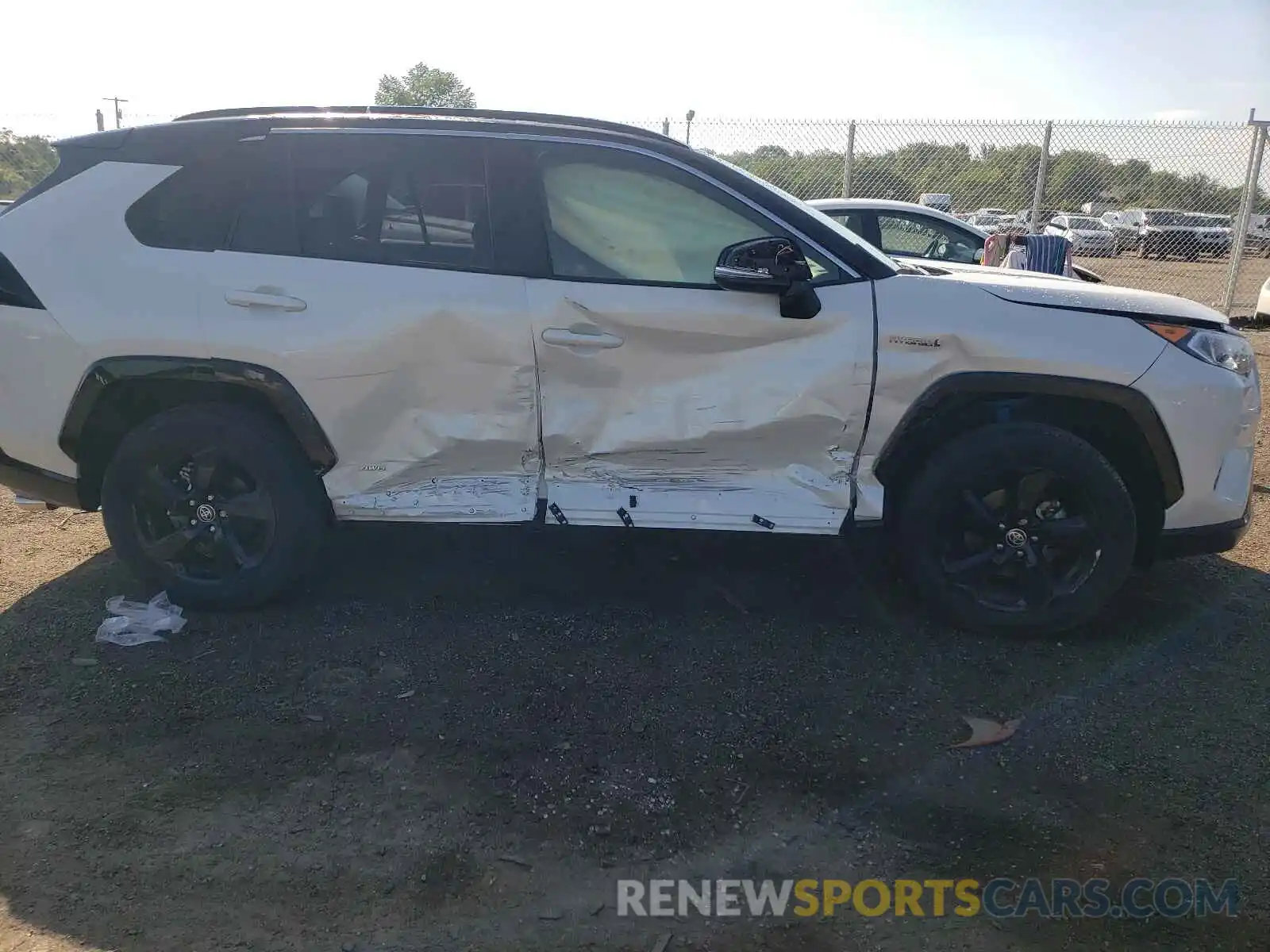 9 Photograph of a damaged car JTMEWRFV9LJ033475 TOYOTA RAV4 2020