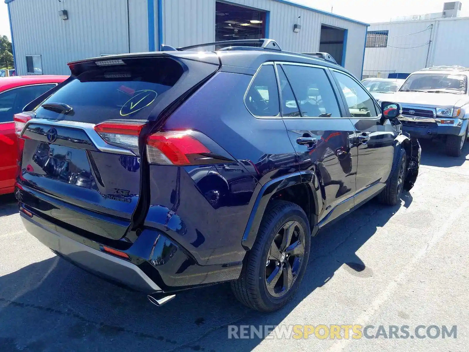 4 Photograph of a damaged car JTMEWRFV9LJ035839 TOYOTA RAV4 2020