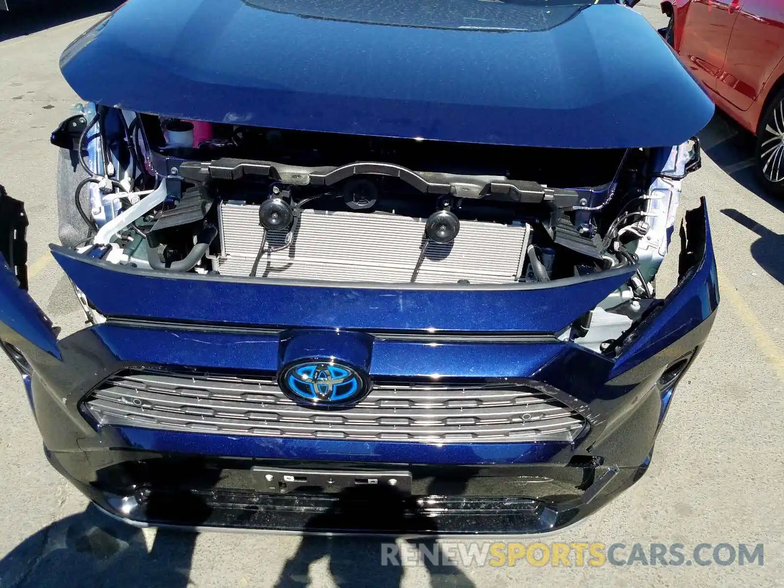 9 Photograph of a damaged car JTMEWRFV9LJ035839 TOYOTA RAV4 2020