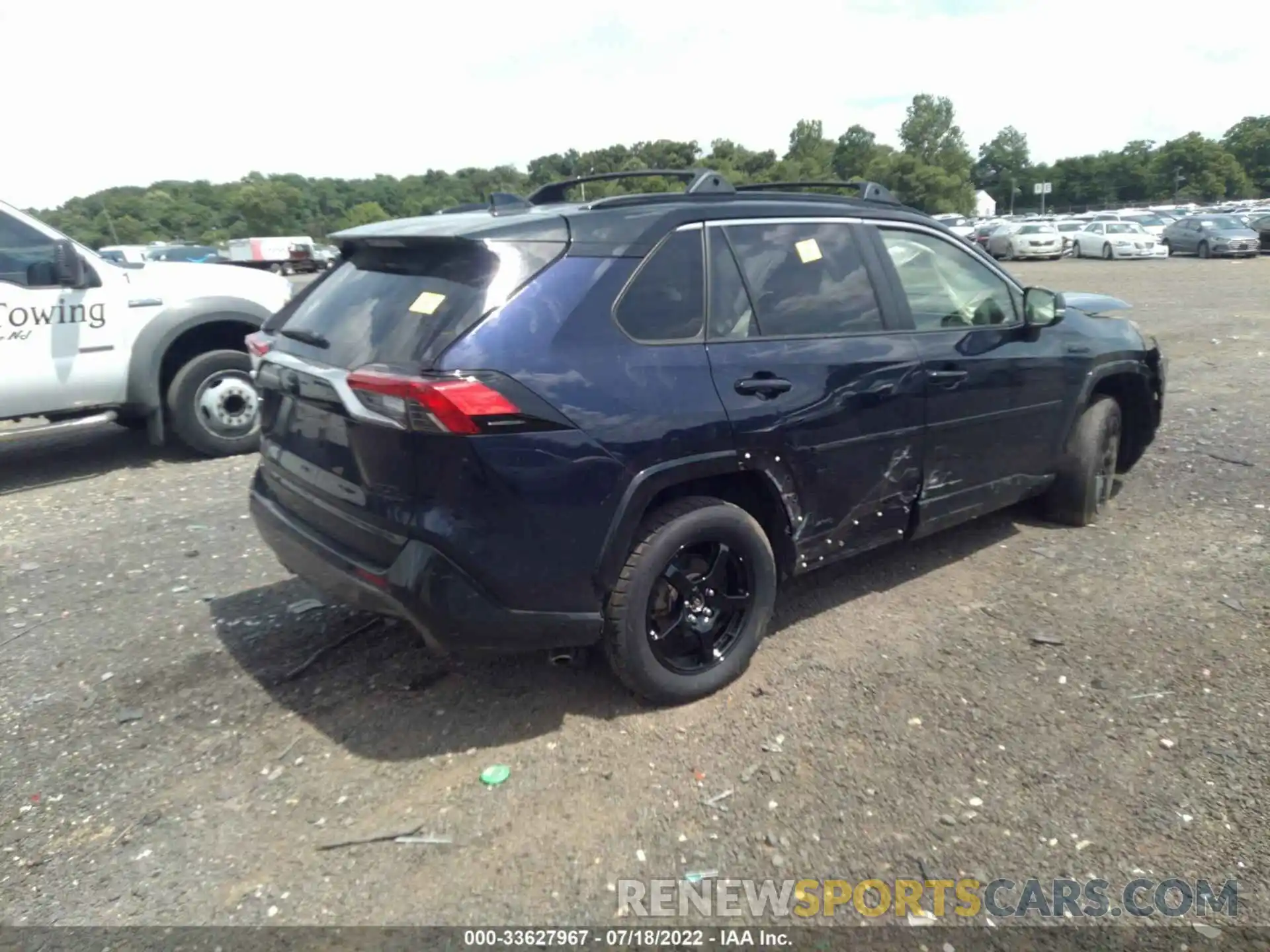 4 Photograph of a damaged car JTMEWRFV9LJ039258 TOYOTA RAV4 2020