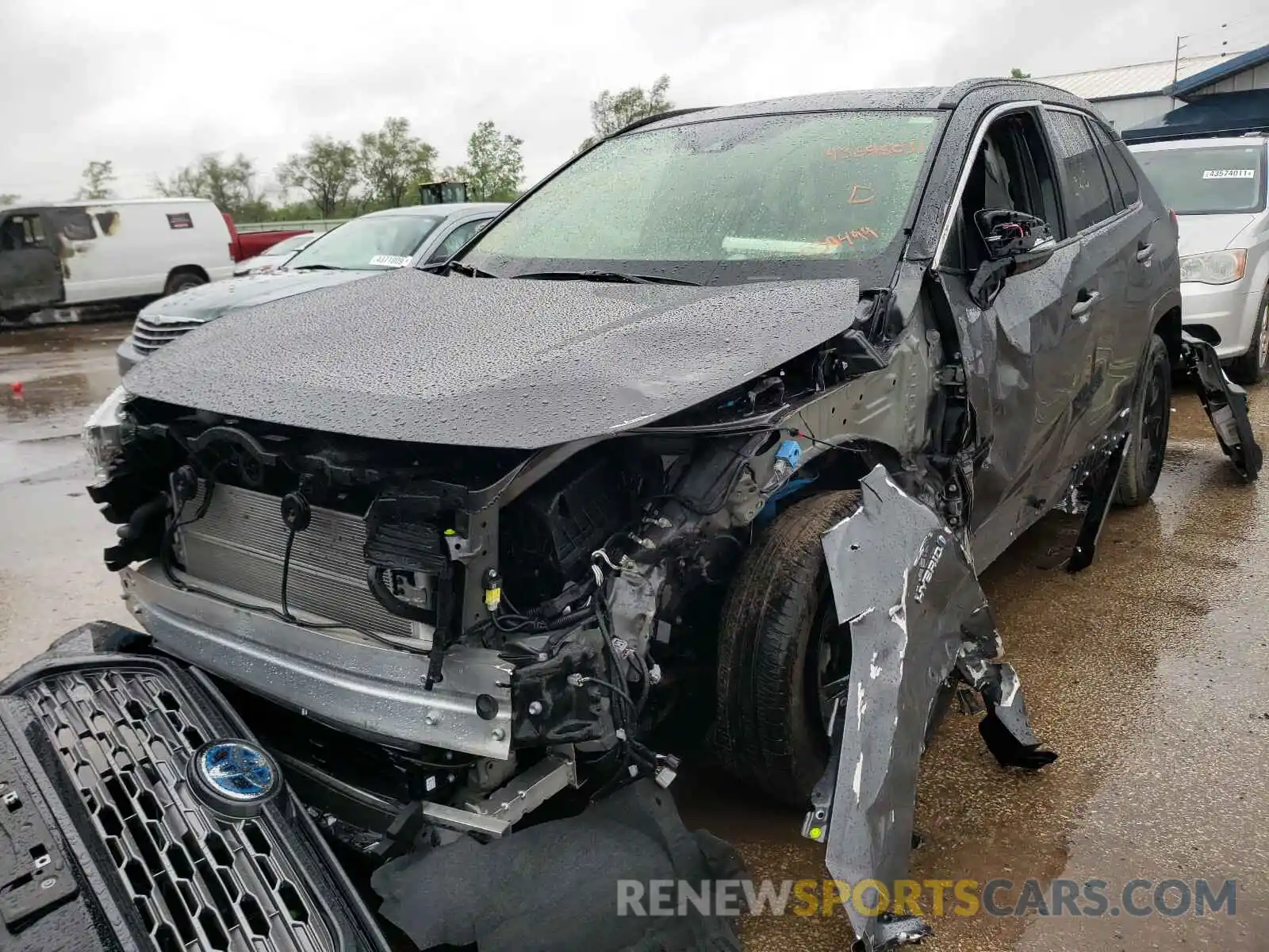 2 Photograph of a damaged car JTMEWRFV9LJ039499 TOYOTA RAV4 2020