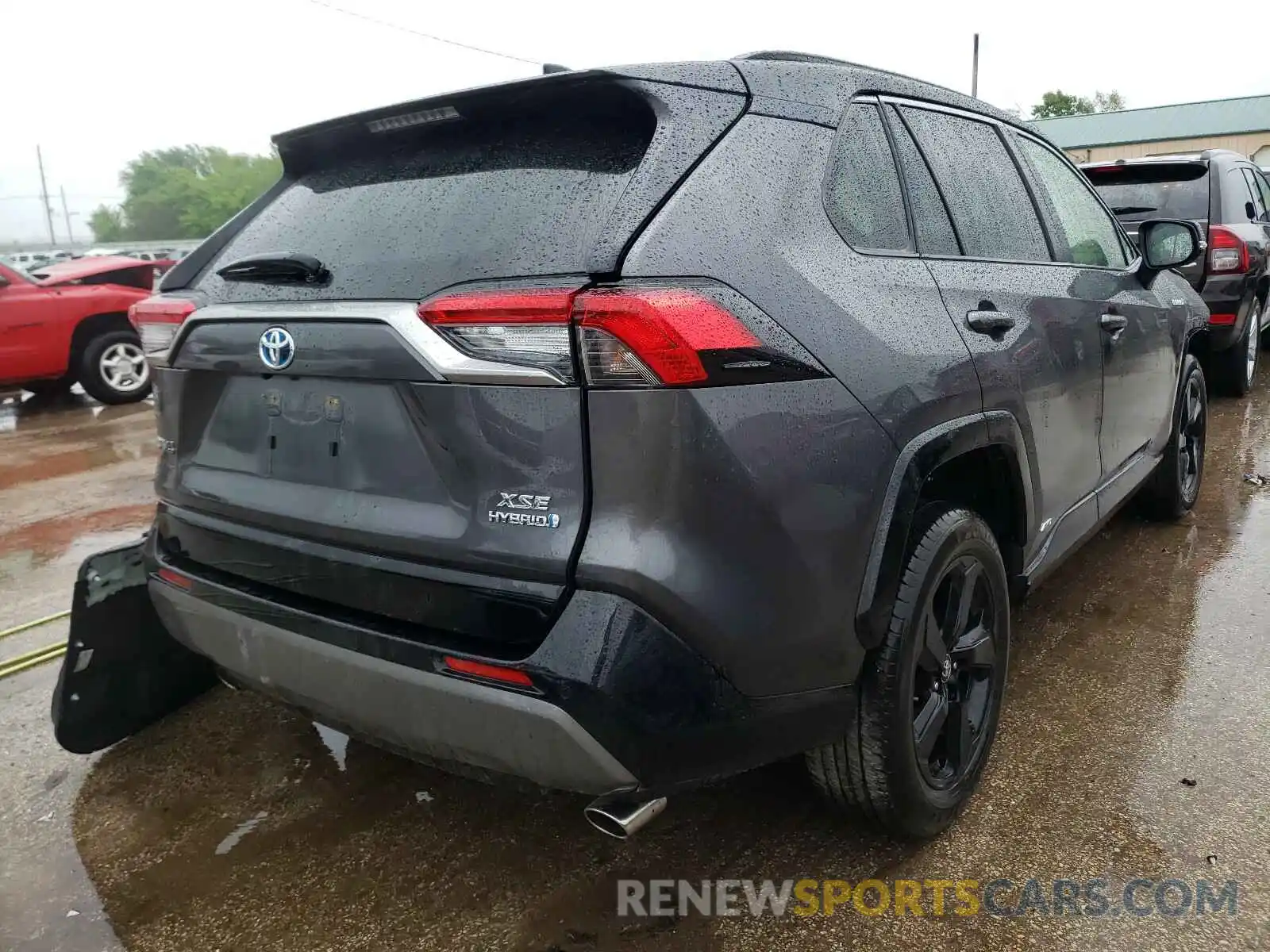 4 Photograph of a damaged car JTMEWRFV9LJ039499 TOYOTA RAV4 2020