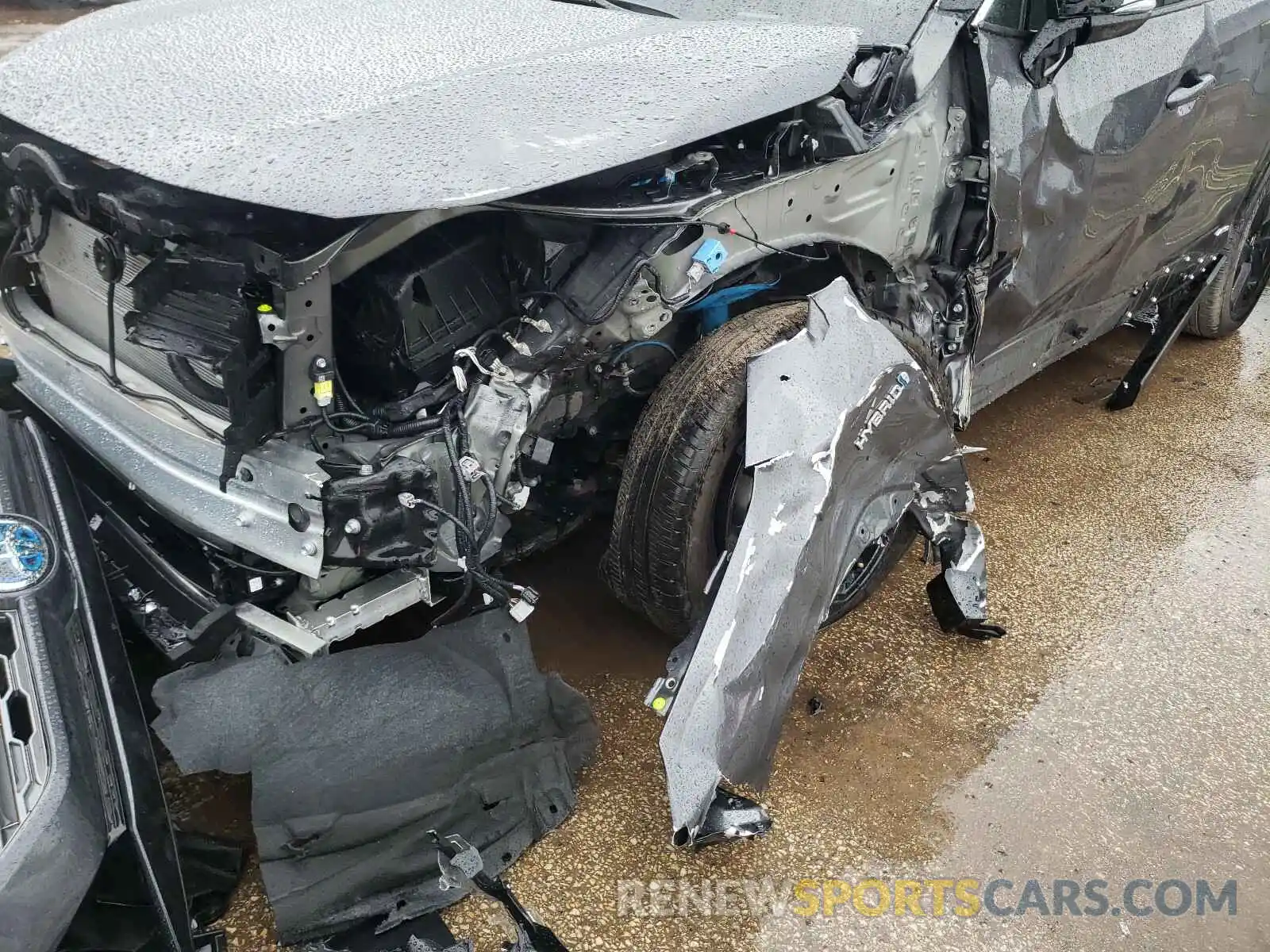 9 Photograph of a damaged car JTMEWRFV9LJ039499 TOYOTA RAV4 2020