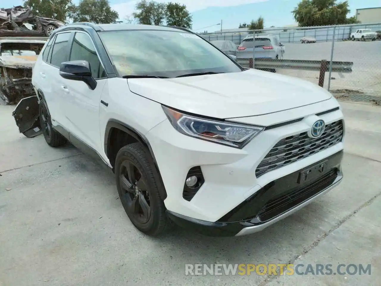 1 Photograph of a damaged car JTMEWRFV9LJ046971 TOYOTA RAV4 2020