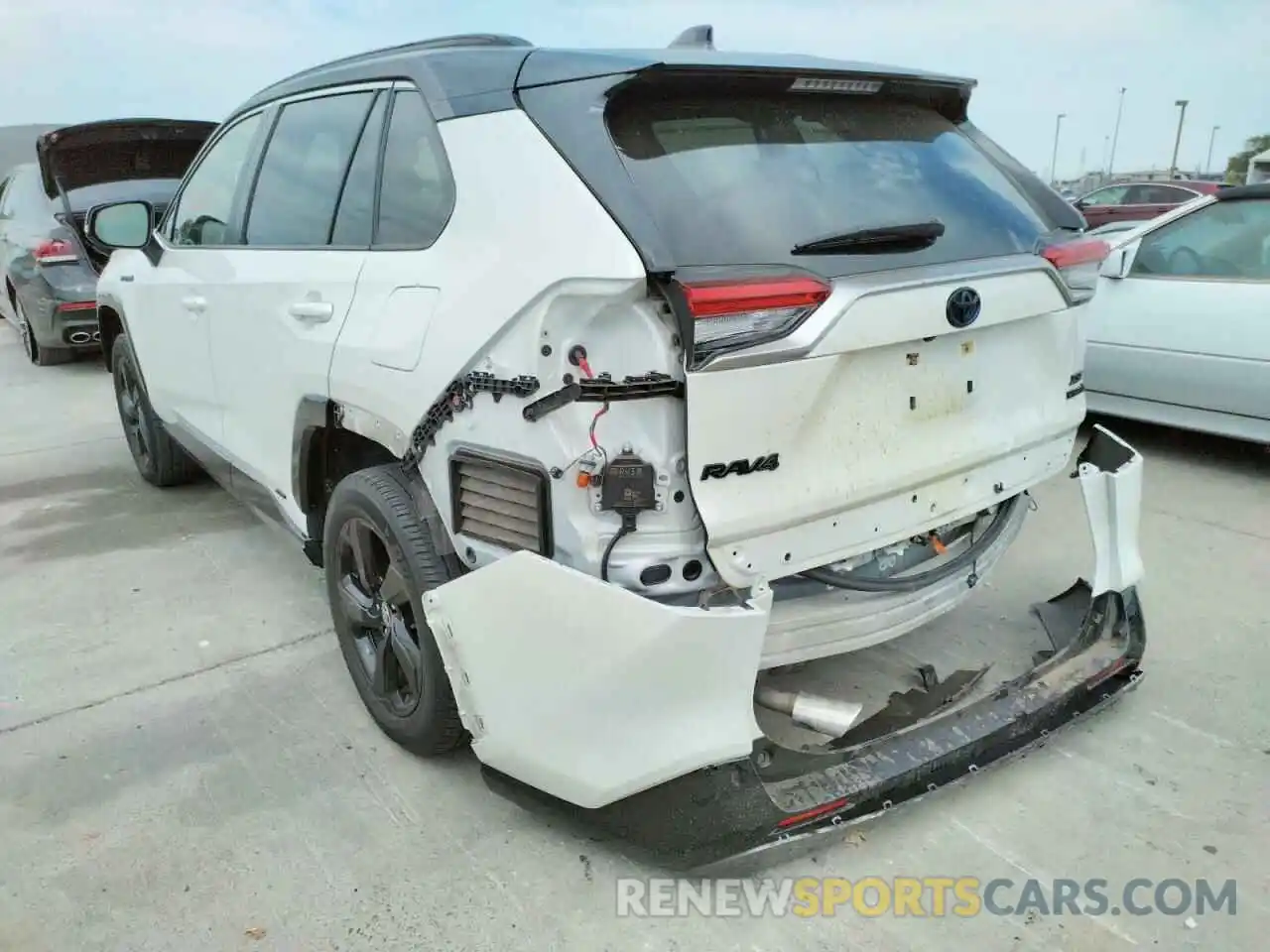 3 Photograph of a damaged car JTMEWRFV9LJ046971 TOYOTA RAV4 2020