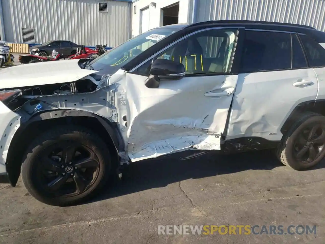 9 Photograph of a damaged car JTMEWRFV9LJ048560 TOYOTA RAV4 2020