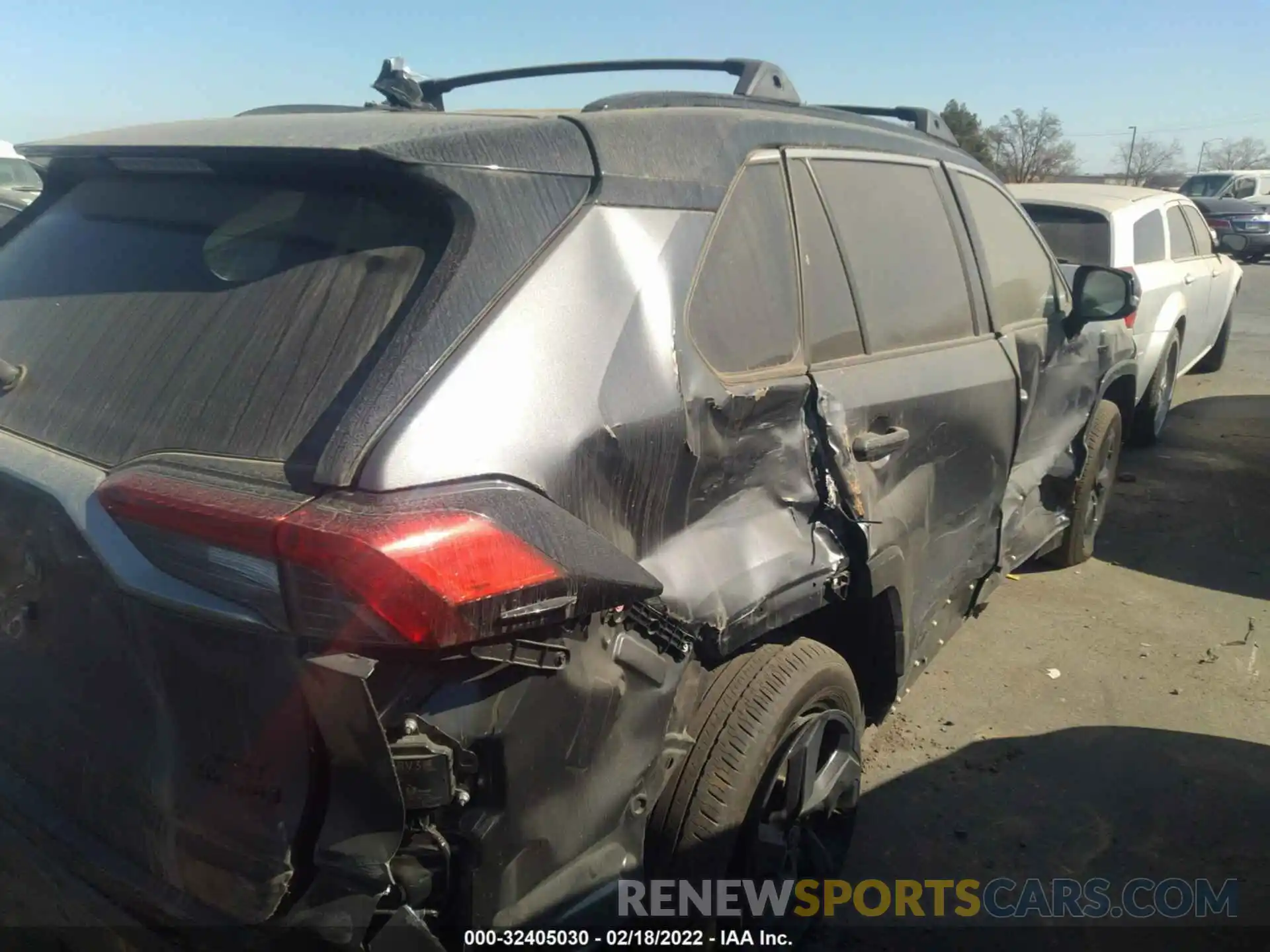 4 Photograph of a damaged car JTMEWRFVXLD542666 TOYOTA RAV4 2020