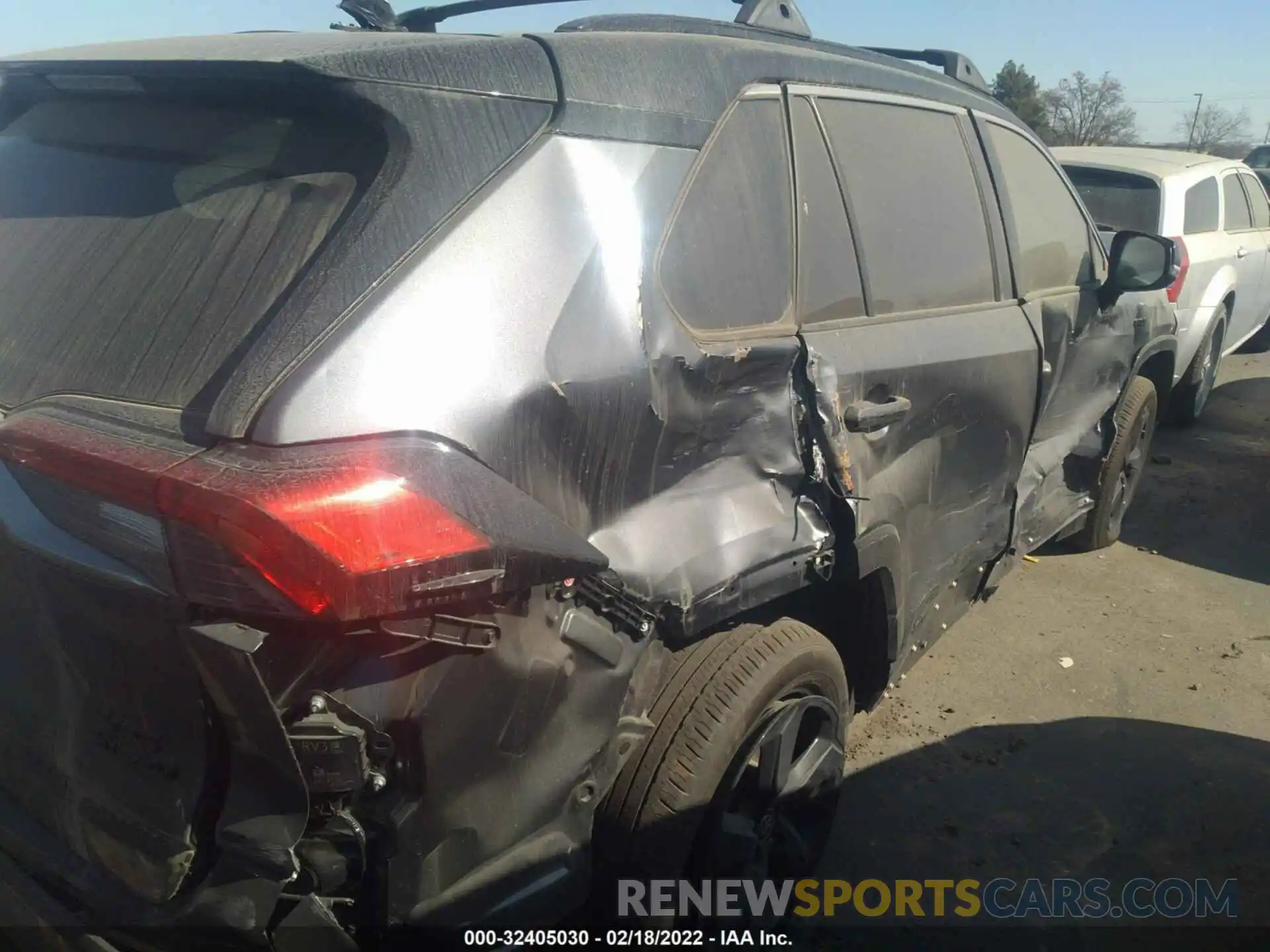 6 Photograph of a damaged car JTMEWRFVXLD542666 TOYOTA RAV4 2020