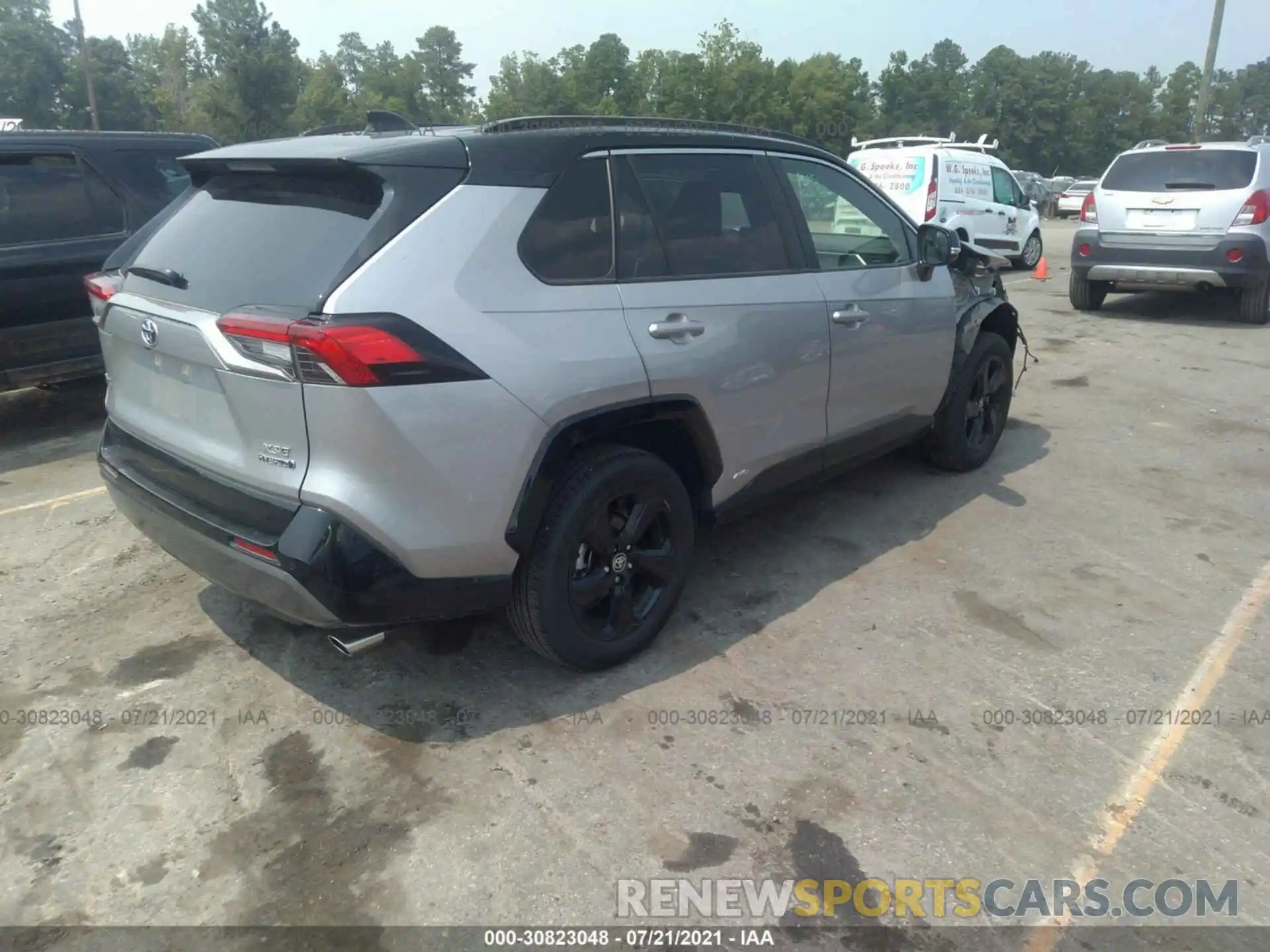 4 Photograph of a damaged car JTMEWRFVXLJ032304 TOYOTA RAV4 2020