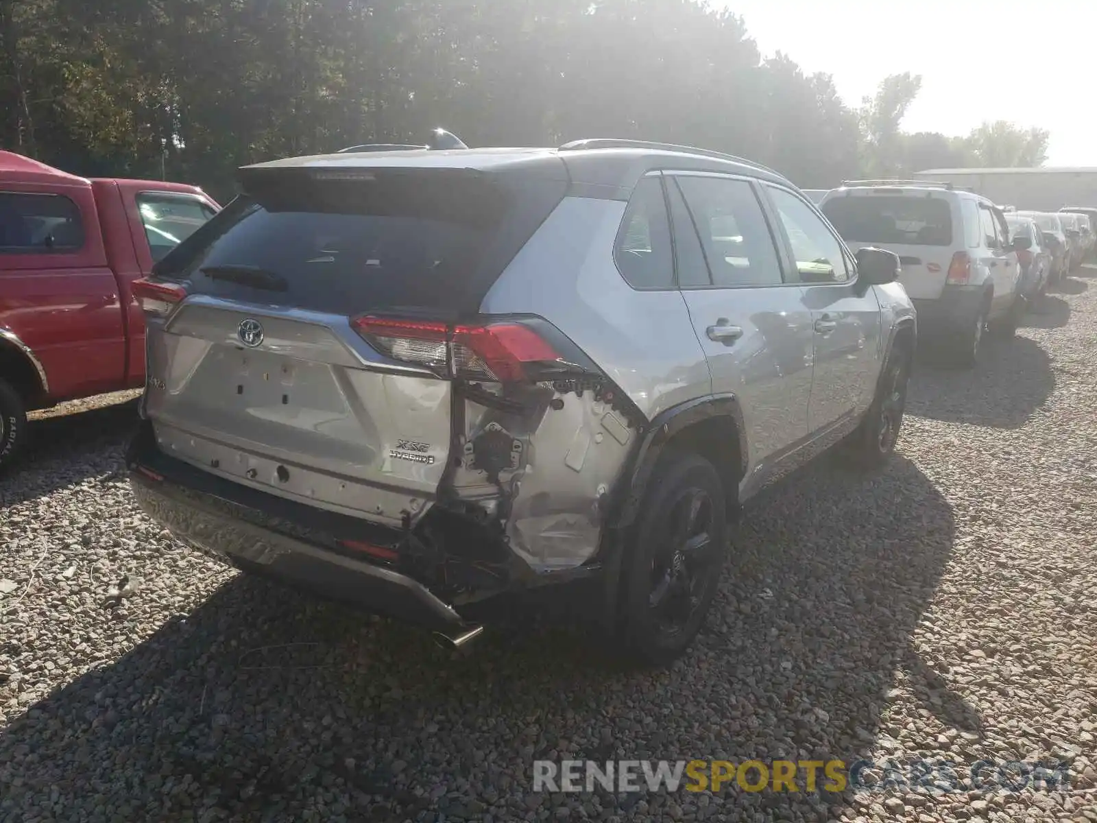 4 Photograph of a damaged car JTMEWRFVXLJ042881 TOYOTA RAV4 2020