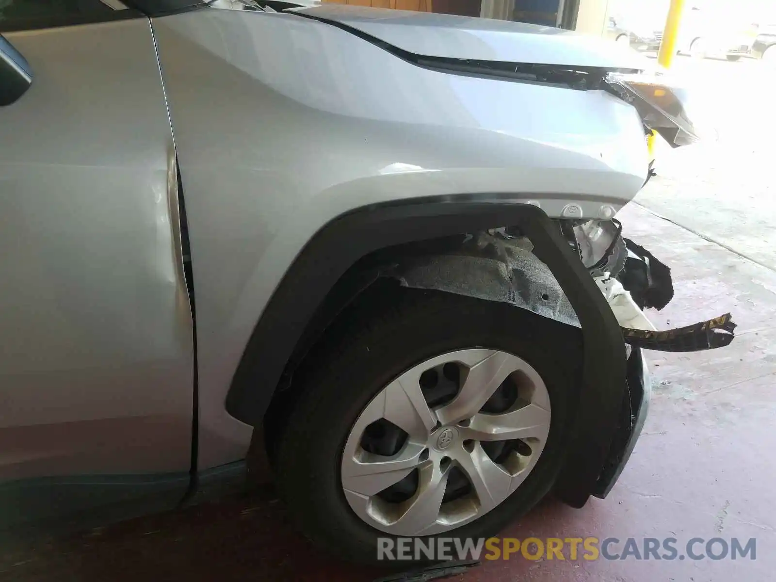 9 Photograph of a damaged car JTMF1RFV2LD529543 TOYOTA RAV4 2020