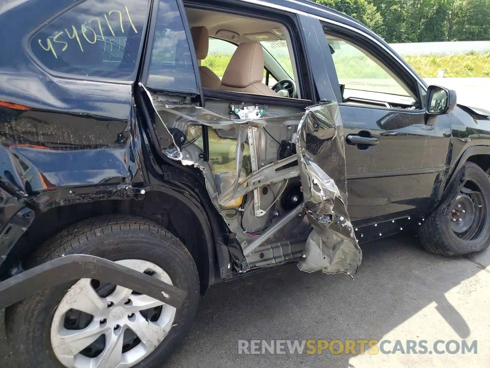 9 Photograph of a damaged car JTMF1RFV8LD068364 TOYOTA RAV4 2020