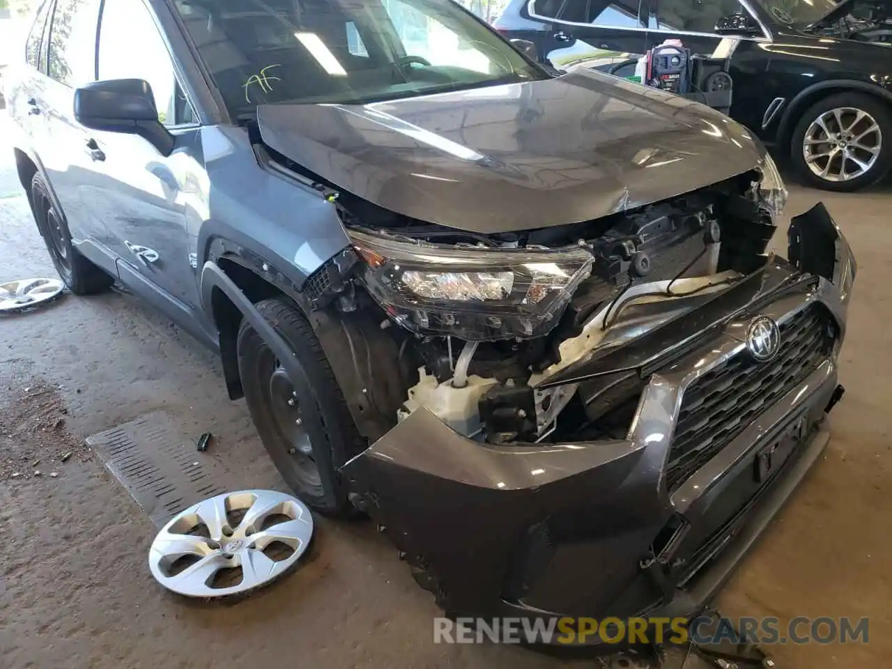 9 Photograph of a damaged car JTMF1RFVXLD063988 TOYOTA RAV4 2020