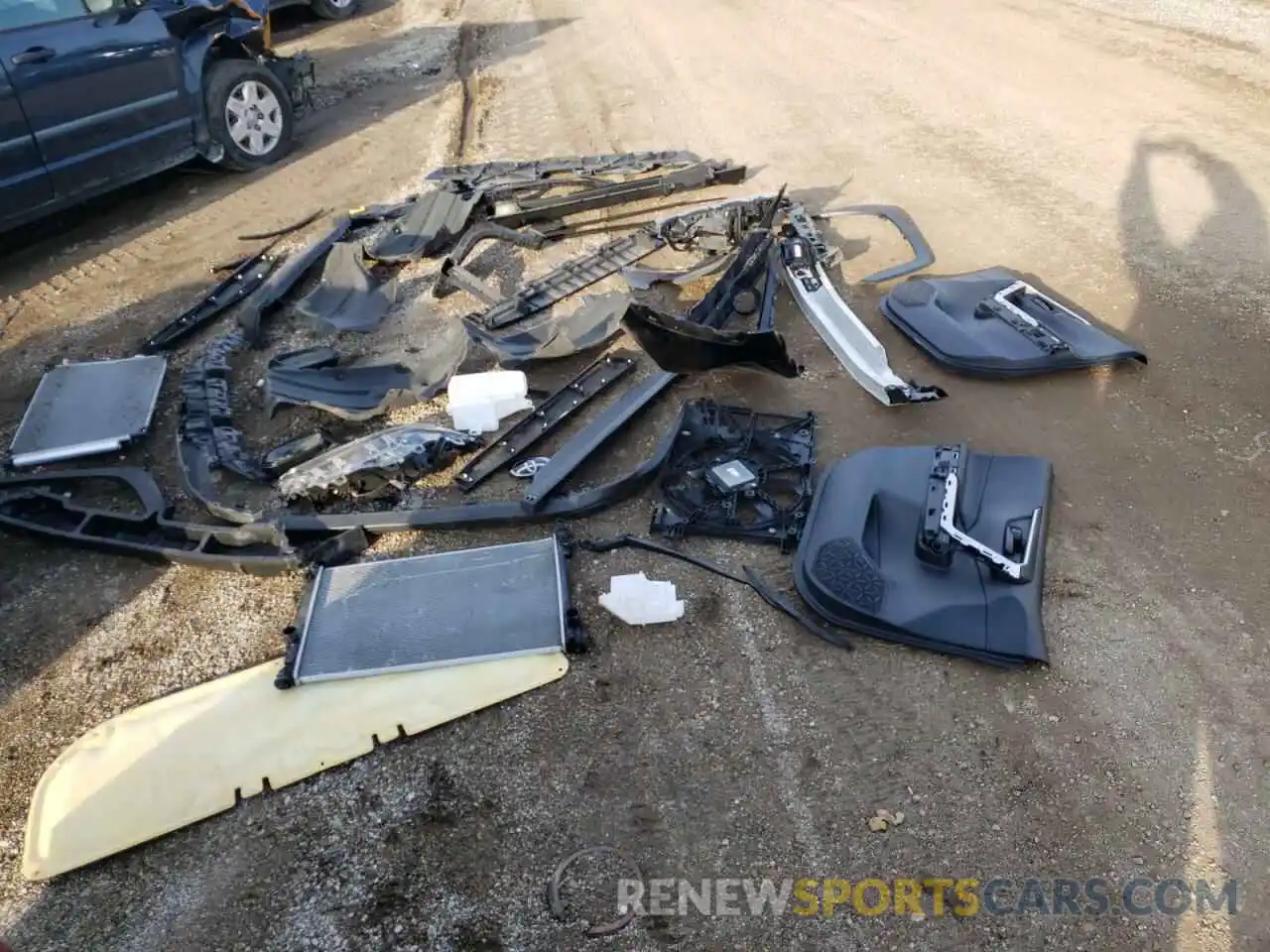 9 Photograph of a damaged car JTMG1RFV0LD048016 TOYOTA RAV4 2020