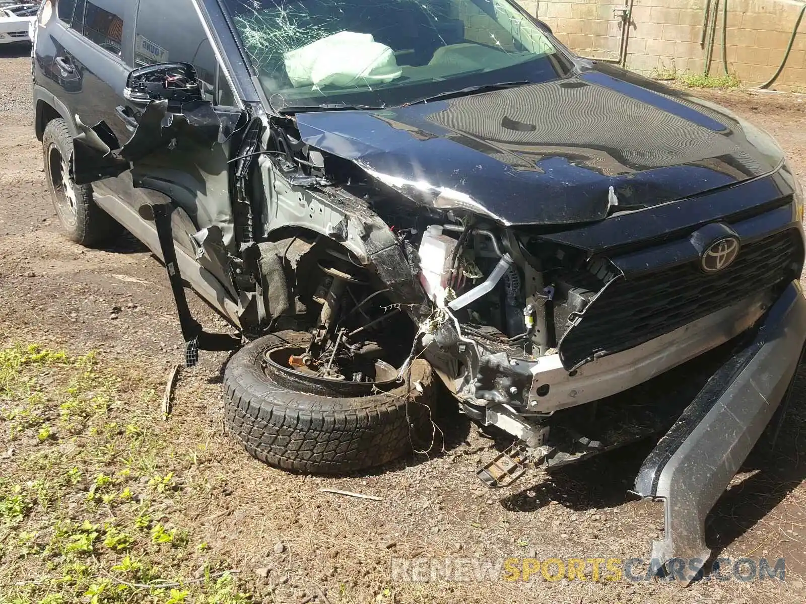 9 Photograph of a damaged car JTMG1RFV0LD055158 TOYOTA RAV4 2020