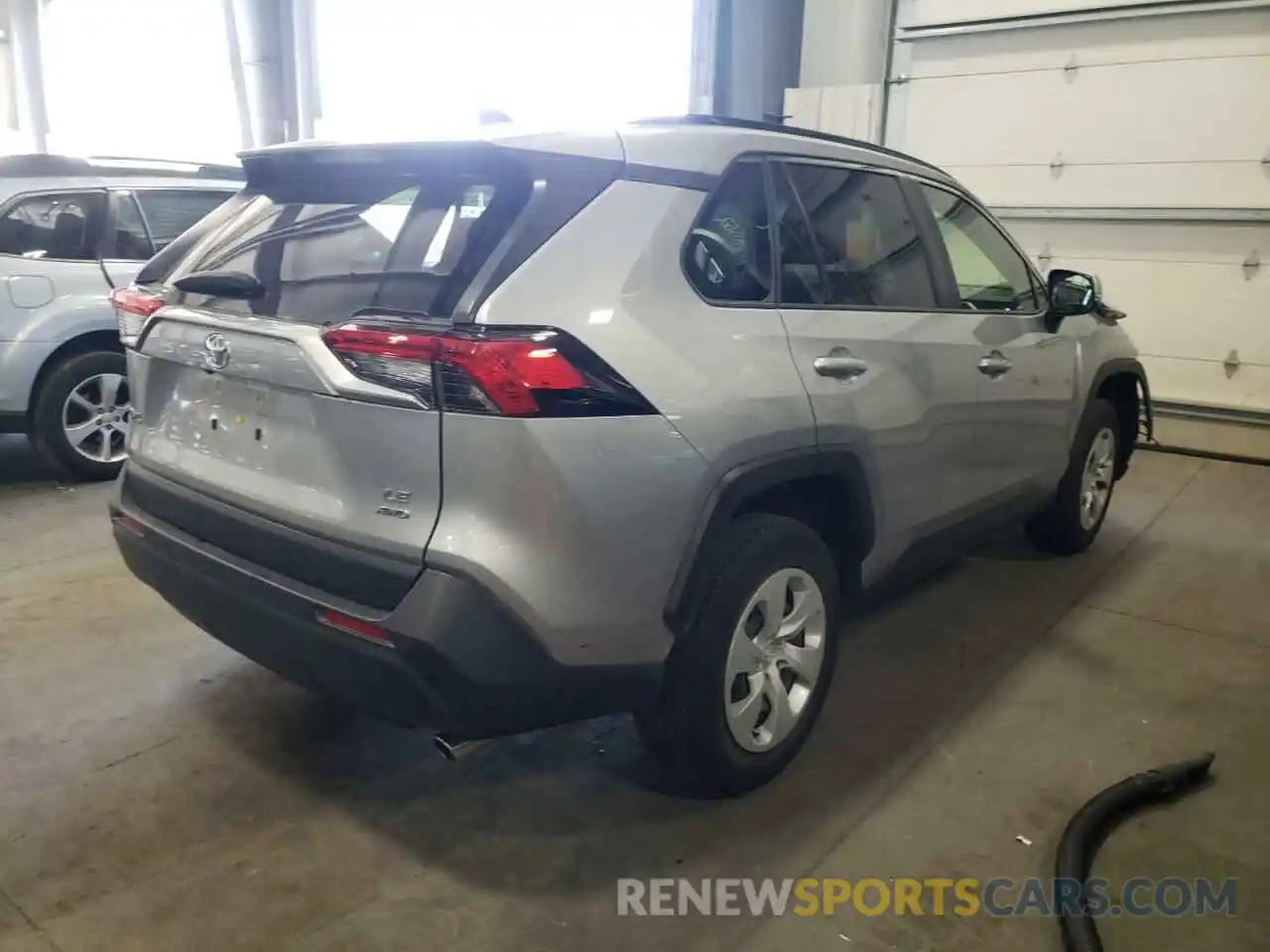 4 Photograph of a damaged car JTMG1RFV0LD068511 TOYOTA RAV4 2020