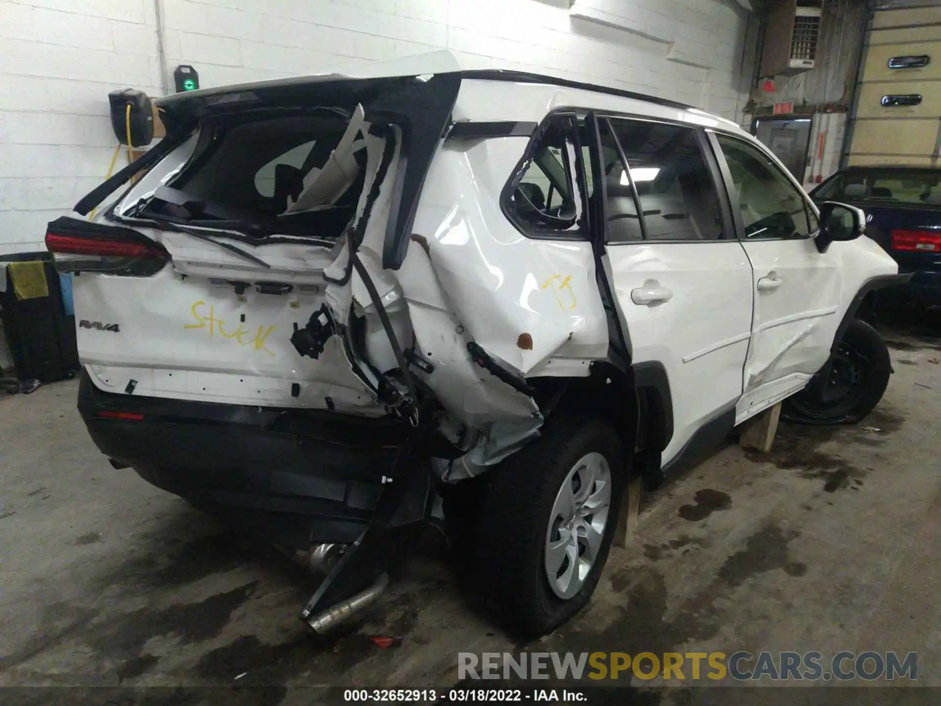 6 Photograph of a damaged car JTMG1RFV1LD063852 TOYOTA RAV4 2020