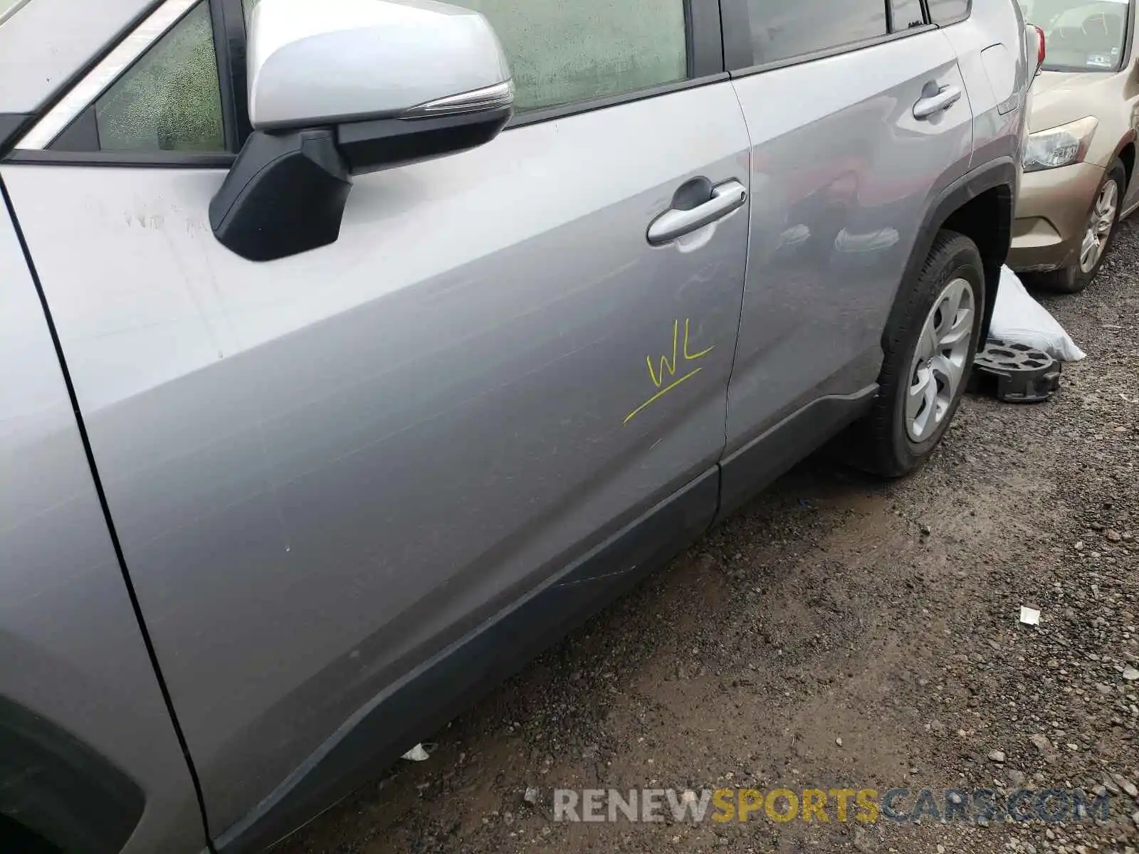 9 Photograph of a damaged car JTMG1RFV7LD063001 TOYOTA RAV4 2020