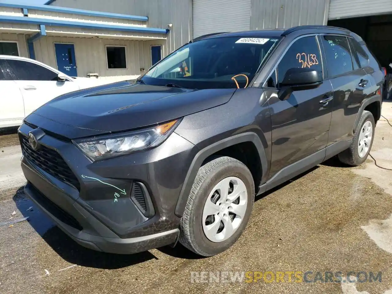 2 Photograph of a damaged car JTMH1RFV0LD047517 TOYOTA RAV4 2020