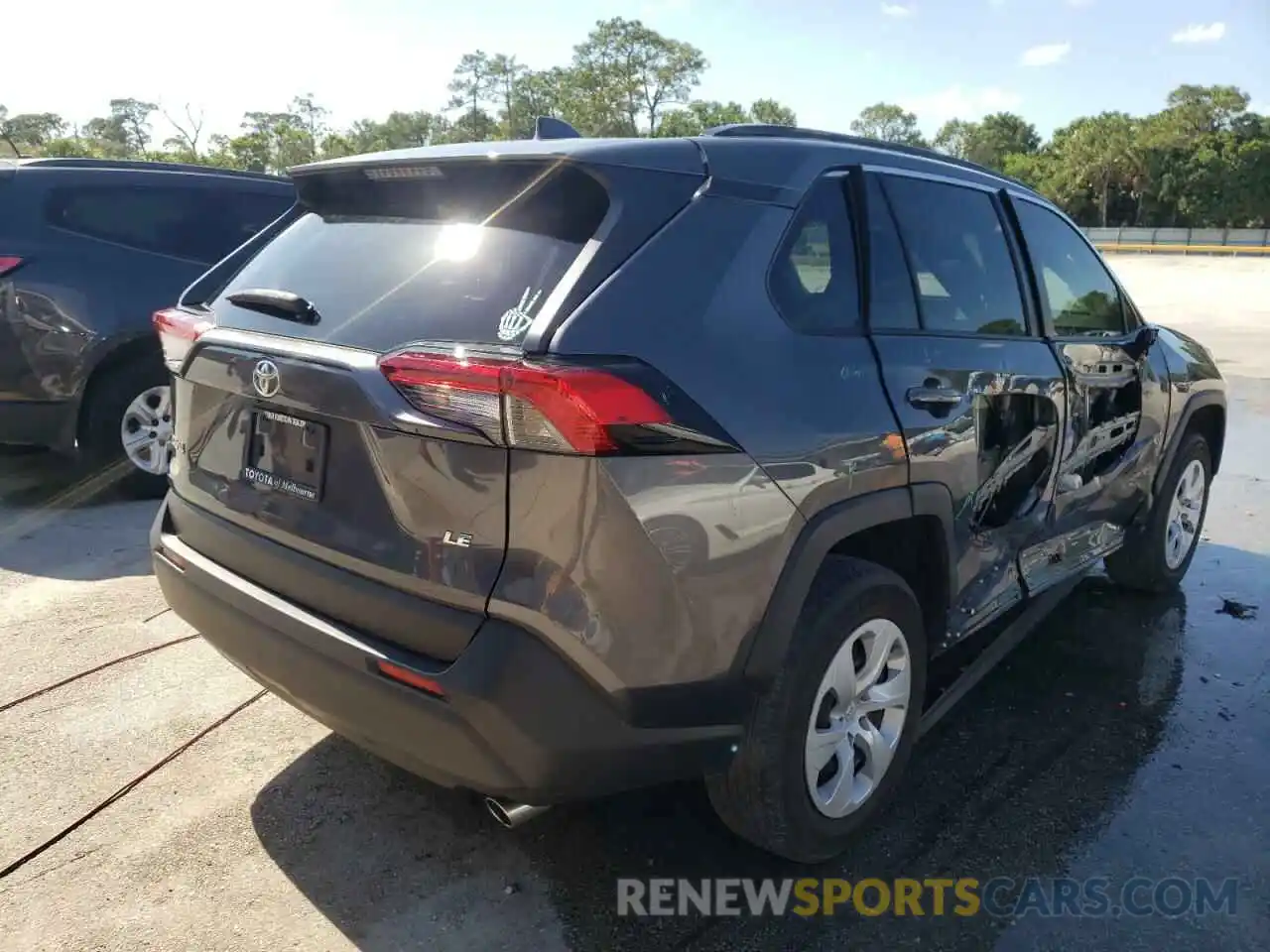 4 Photograph of a damaged car JTMH1RFV0LD047517 TOYOTA RAV4 2020