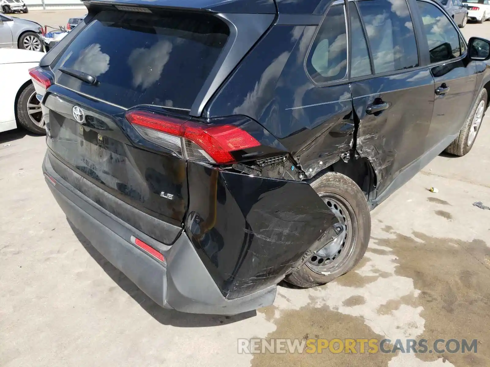 9 Photograph of a damaged car JTMH1RFV0LD053396 TOYOTA RAV4 2020