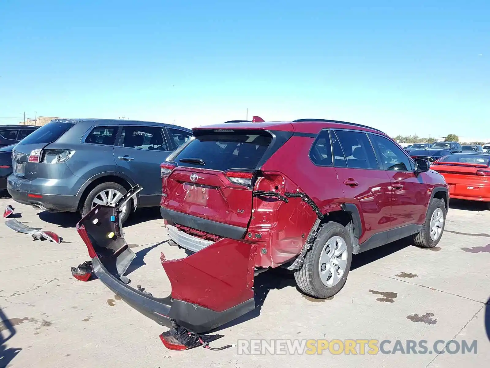 4 Photograph of a damaged car JTMH1RFV1LD043539 TOYOTA RAV4 2020