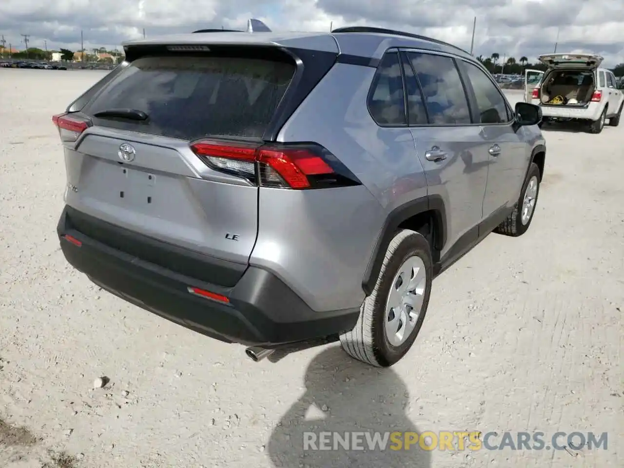 4 Photograph of a damaged car JTMH1RFV1LD050927 TOYOTA RAV4 2020