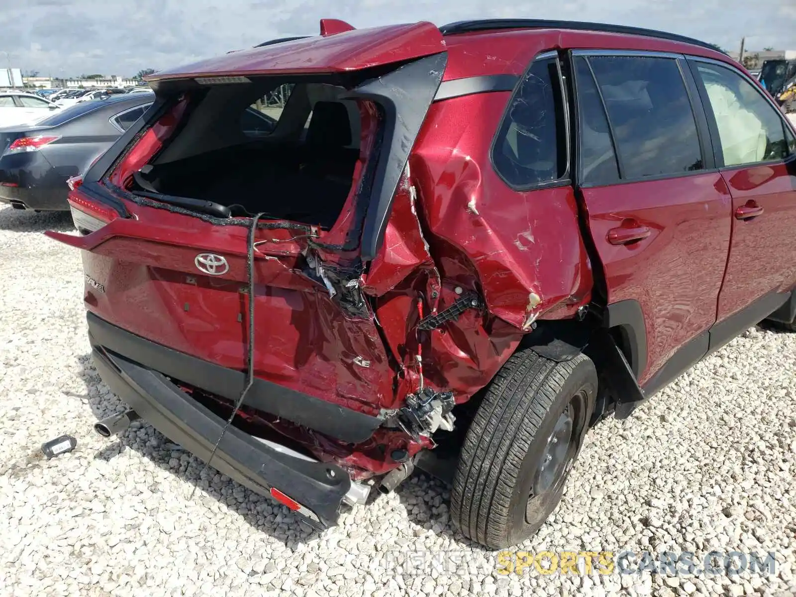 9 Photograph of a damaged car JTMH1RFV3LD048290 TOYOTA RAV4 2020