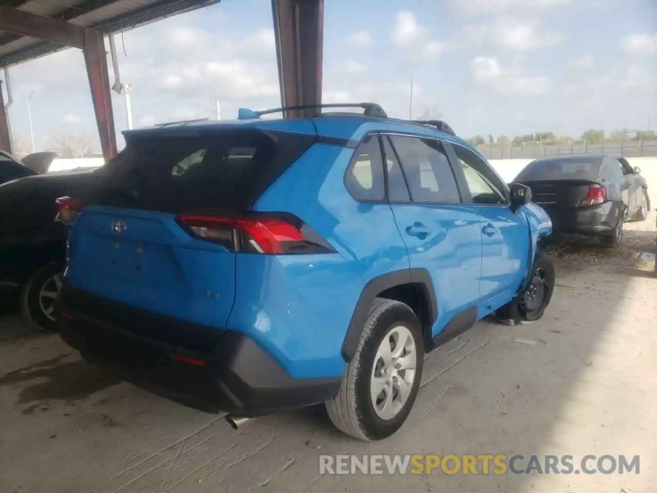 4 Photograph of a damaged car JTMH1RFV3LD050167 TOYOTA RAV4 2020