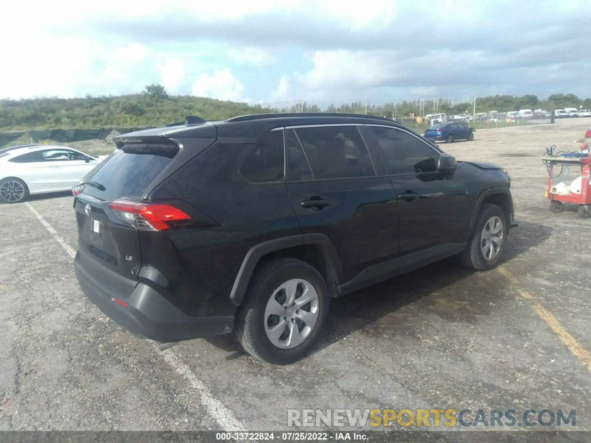 4 Photograph of a damaged car JTMH1RFV5LD522451 TOYOTA RAV4 2020