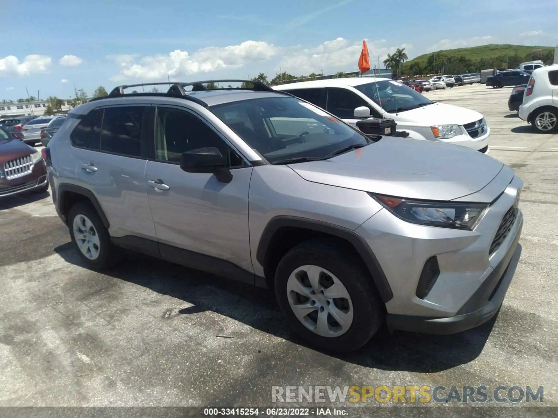 1 Photograph of a damaged car JTMH1RFV7LD045635 TOYOTA RAV4 2020