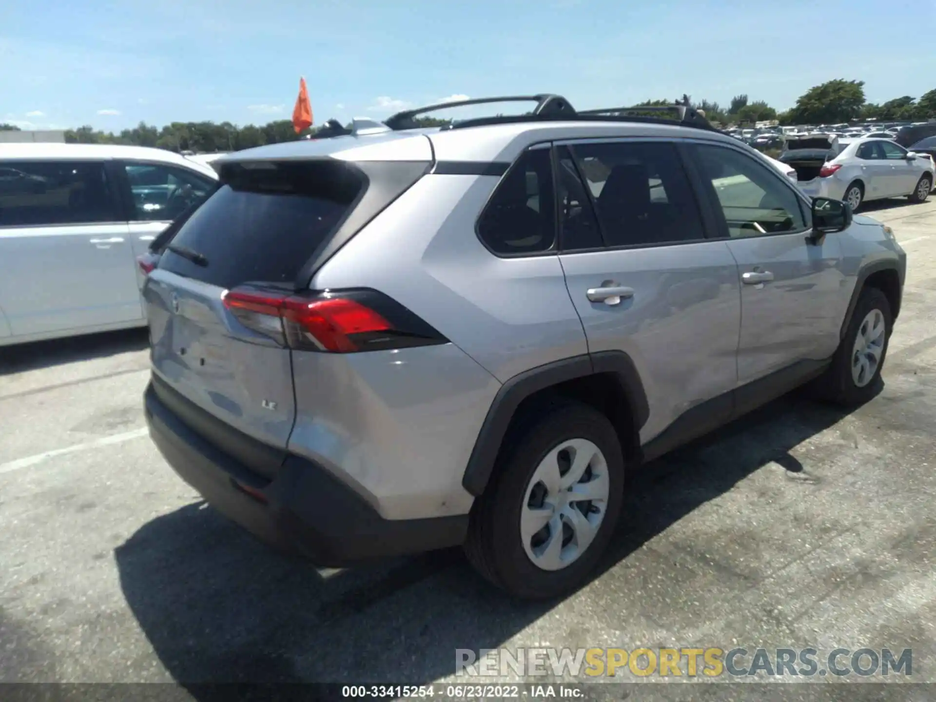 4 Photograph of a damaged car JTMH1RFV7LD045635 TOYOTA RAV4 2020