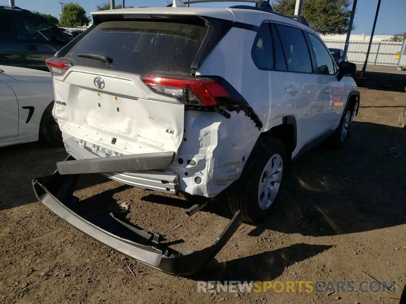 4 Photograph of a damaged car JTMH1RFV7LD049930 TOYOTA RAV4 2020