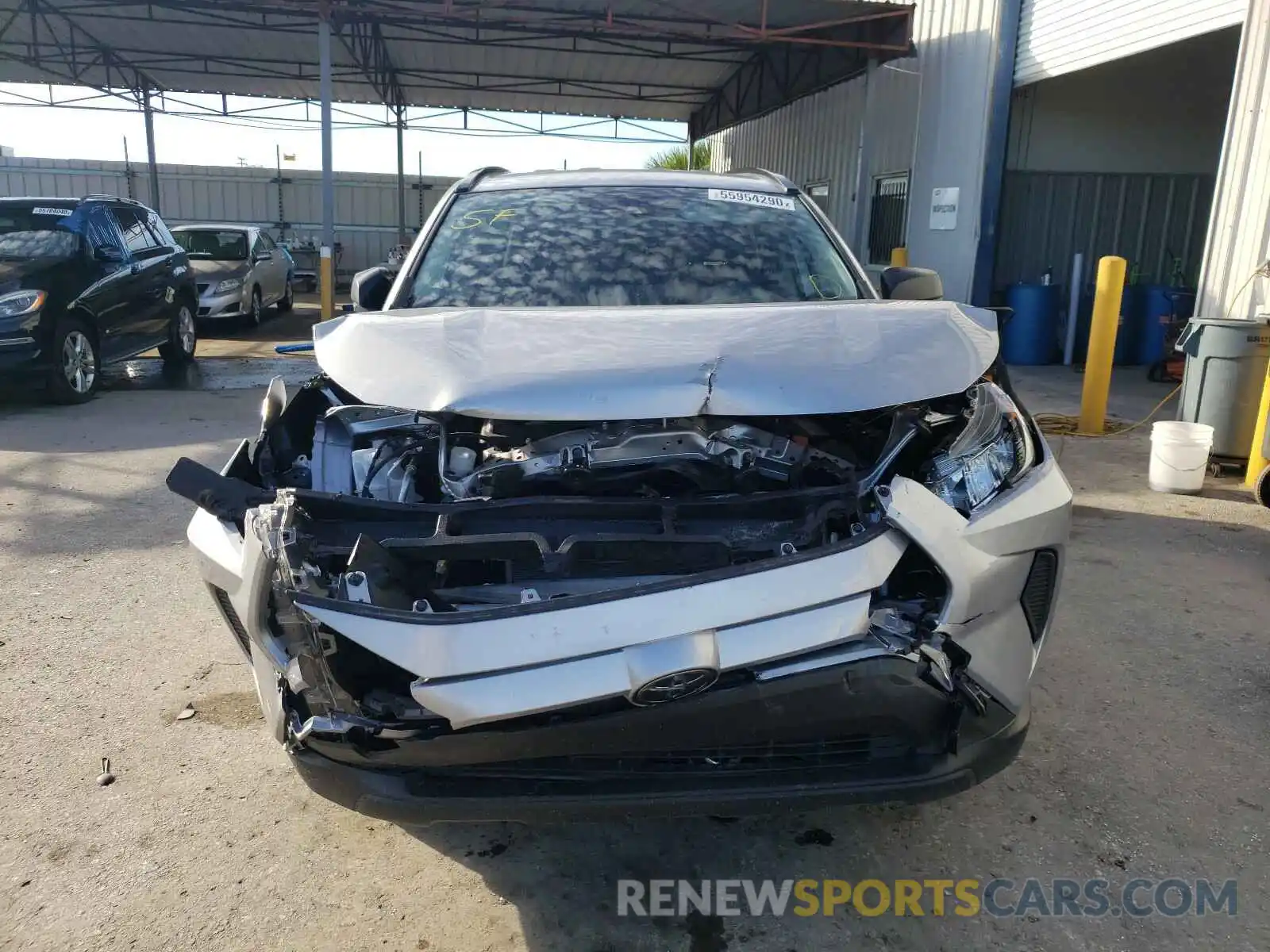 9 Photograph of a damaged car JTMH1RFV7LD050799 TOYOTA RAV4 2020