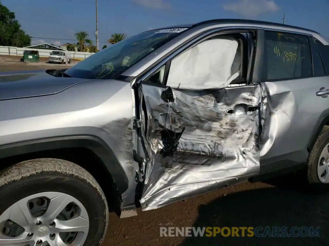 9 Photograph of a damaged car JTMH1RFV7LD054934 TOYOTA RAV4 2020