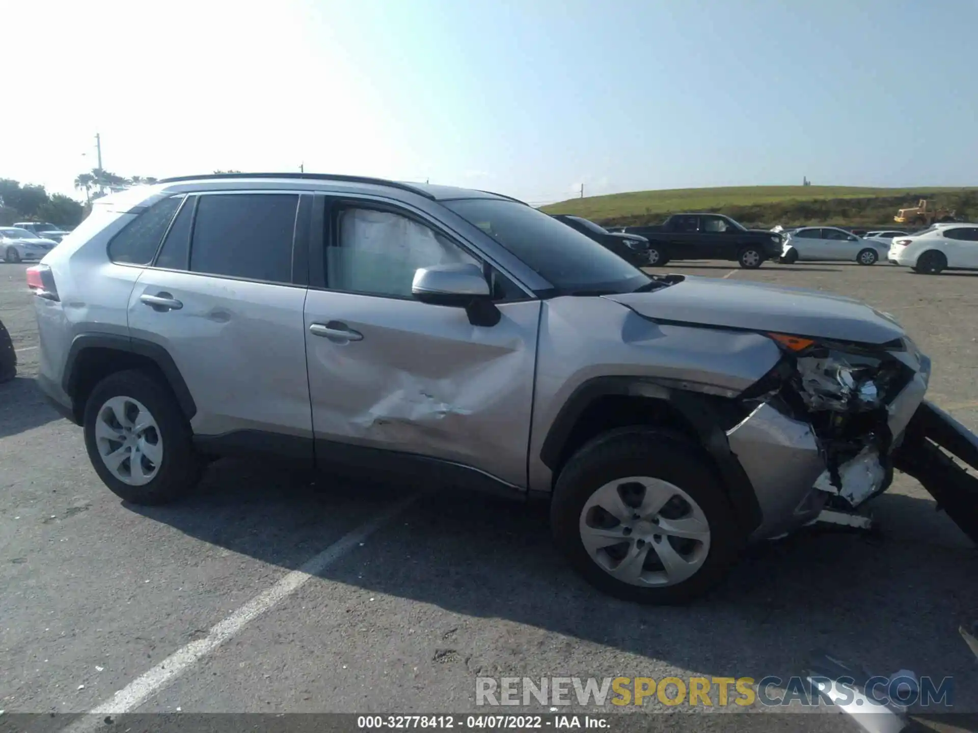 6 Photograph of a damaged car JTMK1RFV1LD060069 TOYOTA RAV4 2020